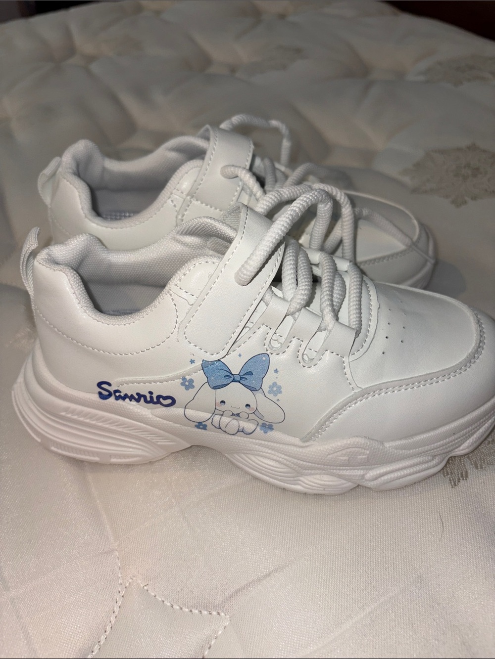 NWOT Sanrio Cinnamoroll White Sneakers with Light Blue Character Bow